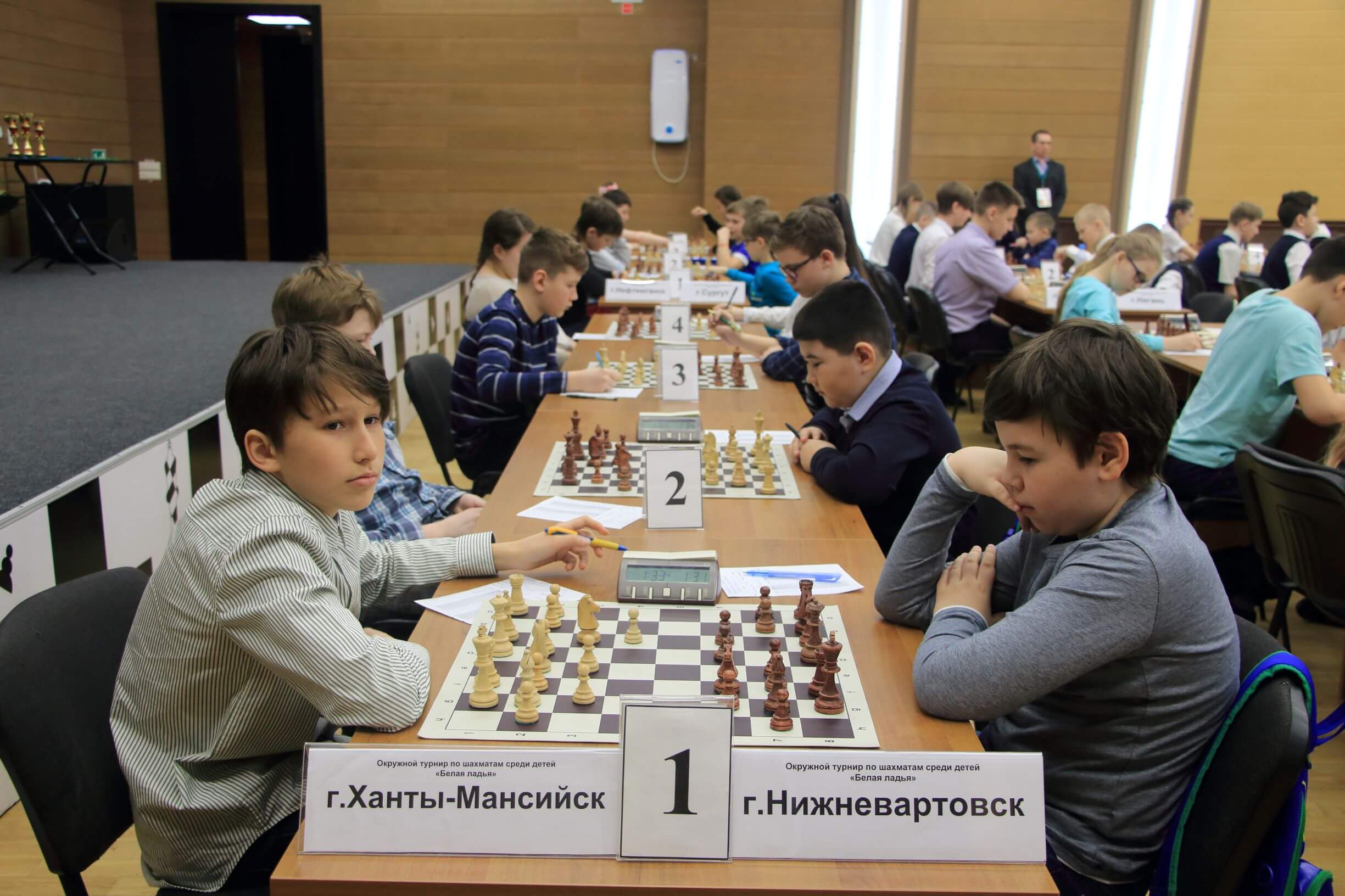 В Югре стартовал Окружной турнир по шахматам «Белая ладья»