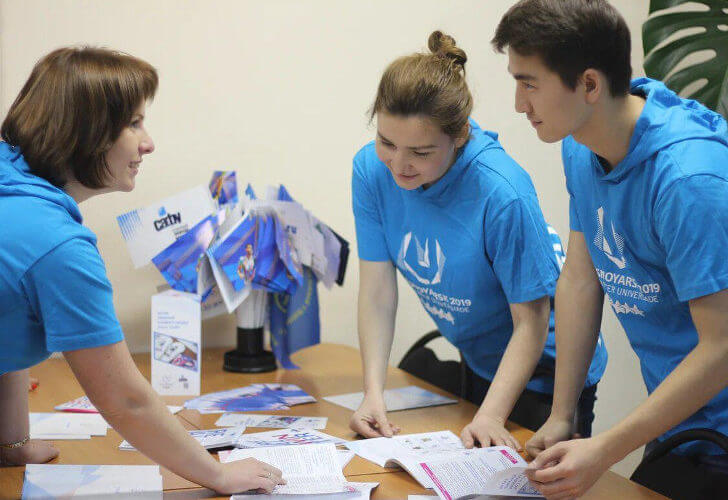 В российских вузах начнут обучать волонтерству